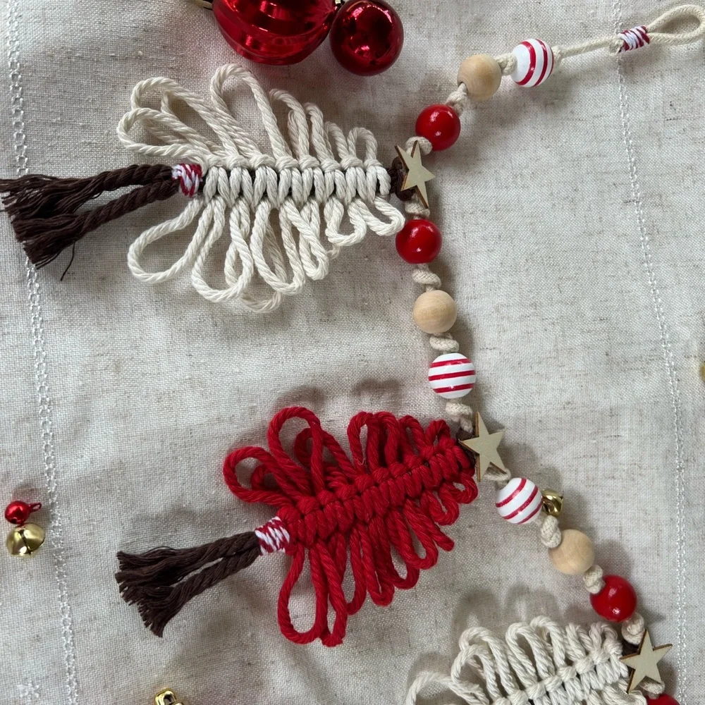 Festive Red and White Holiday Garland